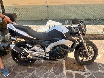 Suzuki GSR 600