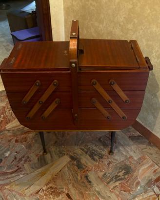 Portacucito Vintage in Legno a Fisarmonica