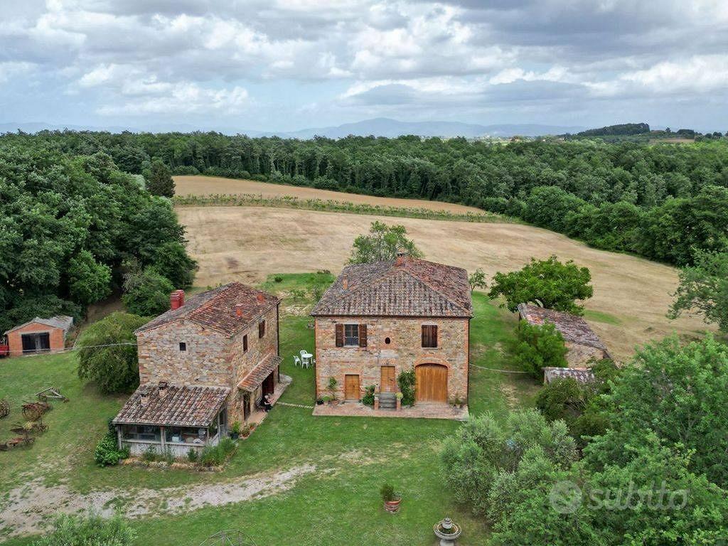 Rustico / Casale di 550 m² con 5 locali e box auto - Vista 3