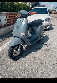 Vespa scooter moto