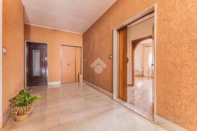 4 LOCALI A BRACCIANO