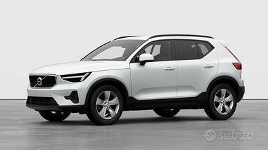 Volvo XC40 Mild Hybrid B3 da 163cv Crystal White