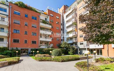 QUADRILOCALE CON DUE BOX E CANTINA