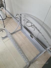 Piano lavabo e specchio