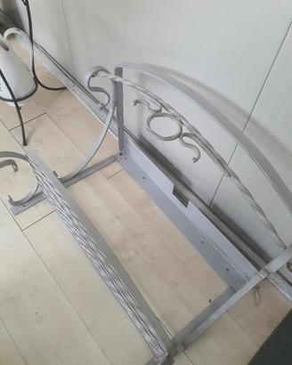 Piano lavabo e specchio