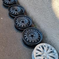 Nuovi 4 Cerchi 15" Toyota Yaris con 4 coppe origin