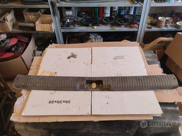 Striscia finale cofano posteriore multipla 1e2seri