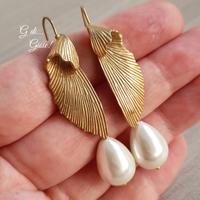 Orecchini con gocce di conchiglia bianca