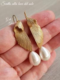 Orecchini con gocce di conchiglia bianca