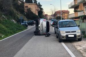 SSANGYONG Tivoli incidentata anno 2020