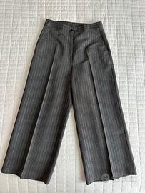 Pantalone a palazzo grigio