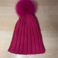 cappello fucsia con pon pon