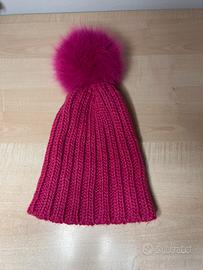 cappello fucsia con pon pon