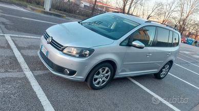 VOLKSWAGEN Touran - 2012