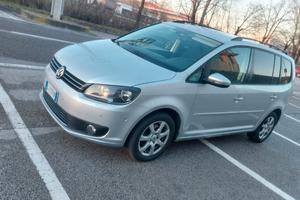VOLKSWAGEN Touran - 2012