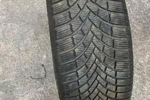 Treno di gomme invernali 215/50/18