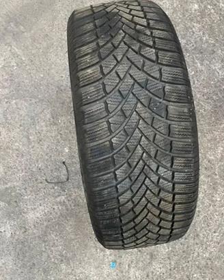 Treno di gomme invernali 215/50/18