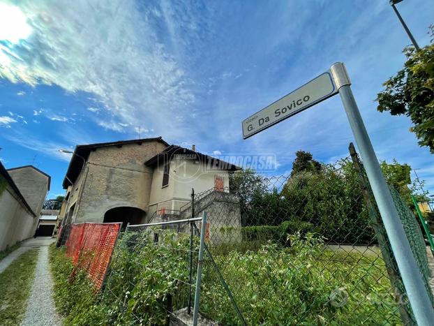 STABILE DA PERSONALIZZARE IN CENTRO A SOVICO