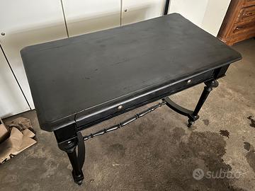 Scrivania in legno massello