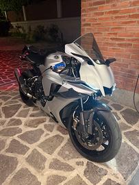 YAMAHA R1 2024