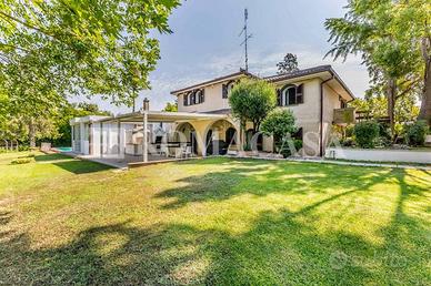 Villa di 490 m² con più di 5 locali a Roma