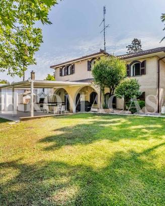 Villa di 490 m² con più di 5 locali a Roma