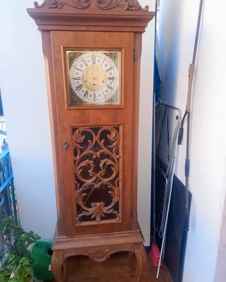 Colonna orologio a pendolo 