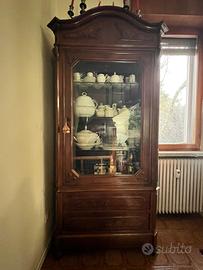 Credenza antica