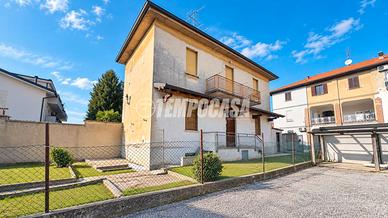 Villetta da ristrutturare con giardino