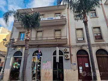 Ampio 3 vani da ristrutturare centralissimo