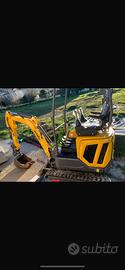 Mini Escavatore 16Q con accessori