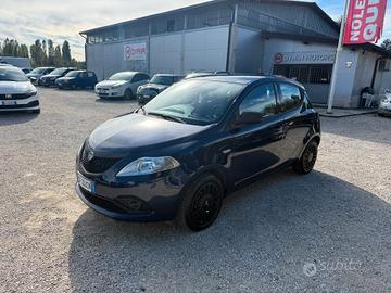 Lancia Ypsilon 1.0 FireFly Hybrid Ecochic Silver
