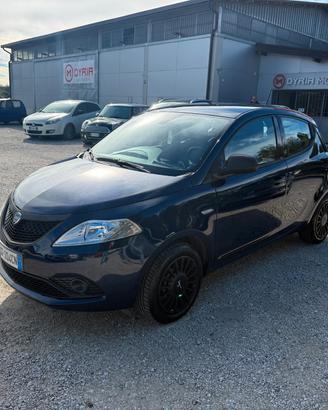 Lancia Ypsilon 1.0 FireFly Hybrid Ecochic Silver