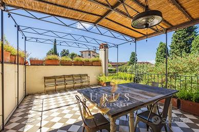 Attico / Mansarda di 80 m² con 3 locali a Firenze