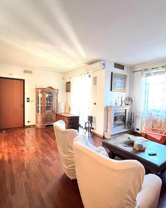 VILLA SINGOLA A GASSINO TORINESE