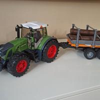 Trattore BRUDER Fendt con rimorchio legna
