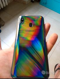 Samsung A40 con schermo da sostituire