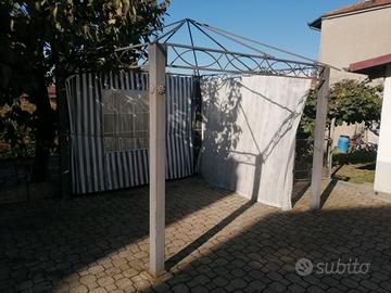 Gazzebo in ferro battuto.