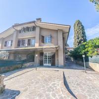 PORZIONE DI BIFAMILIARE A ROMA