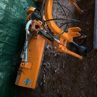 Braccio decespugliatore trincia argini