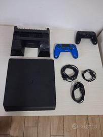 PlayStation 4 con accessori