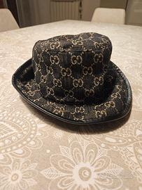 Splendido cappello in tessuto GG Gucci