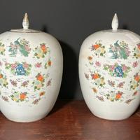 Coppia di Vasi Orientali