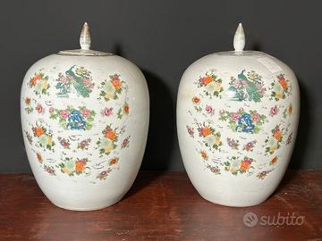 Coppia di Vasi Orientali