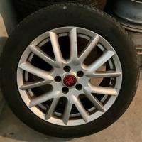 Cerchi in lega 17” con gomme Pirelli