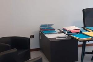 Stanza d'ufficio arredata ad afragola