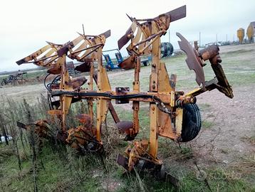Aratro trivomero dentro solco fisso