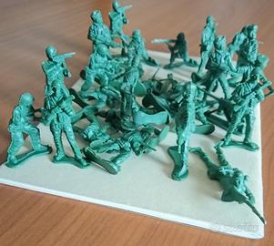 set 30 pz. soldatini nuovi plastica vintage 