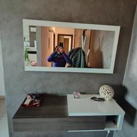 Mobile ingresso sospeso con specchio