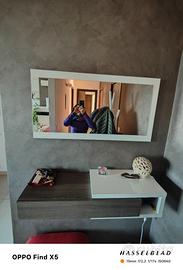 Mobile ingresso sospeso con specchio